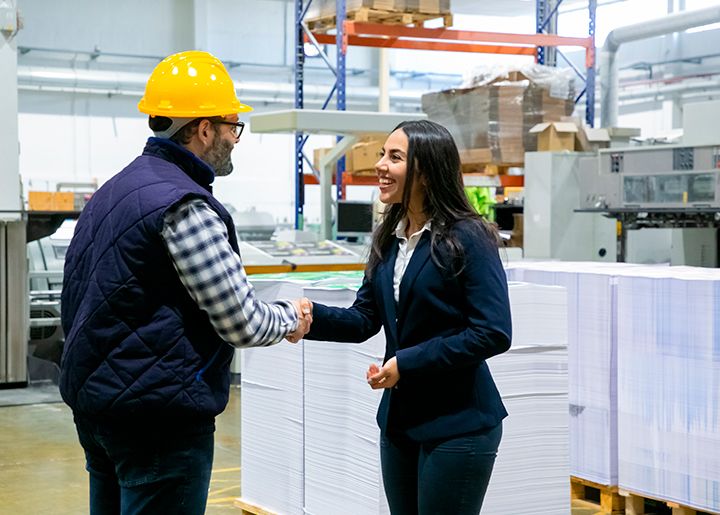 Mujer de negocios trabajando